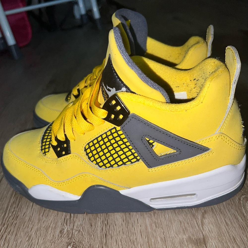 Air Jordan 4 Retro Lighting GS Size 6